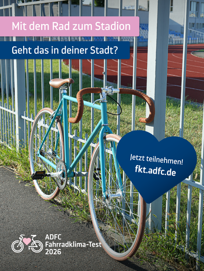 Foto: Fahrrad vor Stadion
Text: Mit dem Rad zum Stadion - Geht das in deiner Stadt?